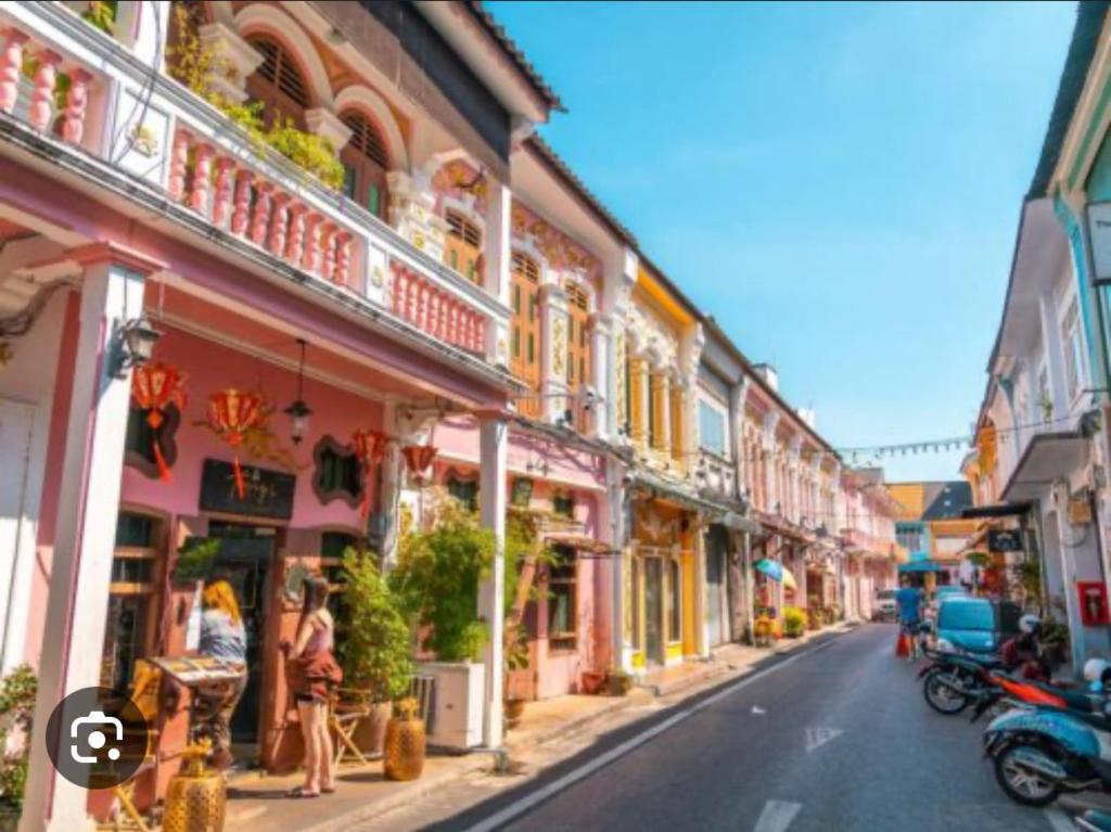 Afbeelding uit fotogalerij van Phuket Town inn in Bang Tao Beach