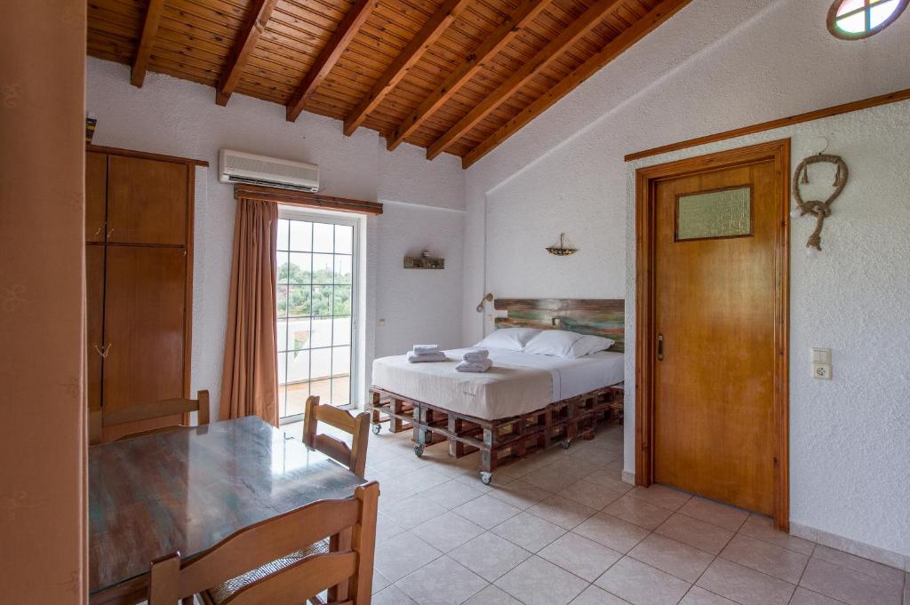 Posteľ alebo postele v izbe v ubytovaní Koroni Village
