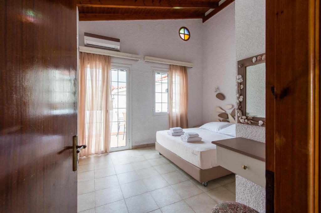 Posteľ alebo postele v izbe v ubytovaní Koroni Village