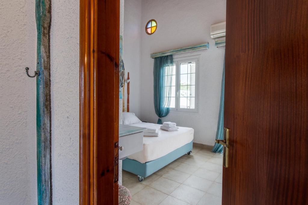 Posteľ alebo postele v izbe v ubytovaní Koroni Village