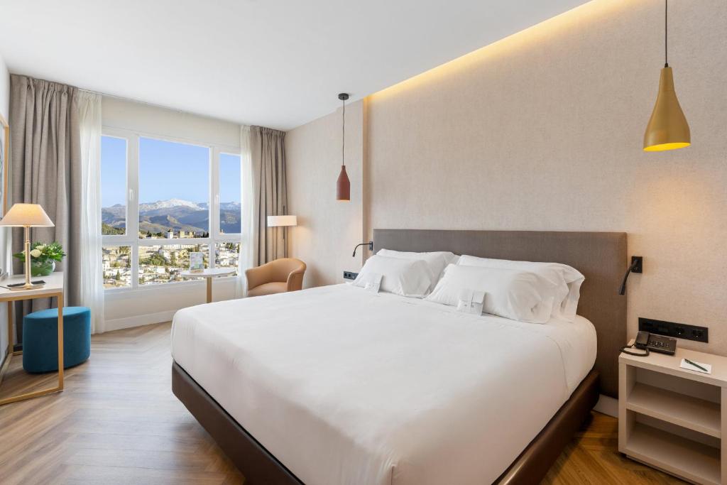 Postel nebo postele na pokoji v ubytování Sercotel HMO Martina