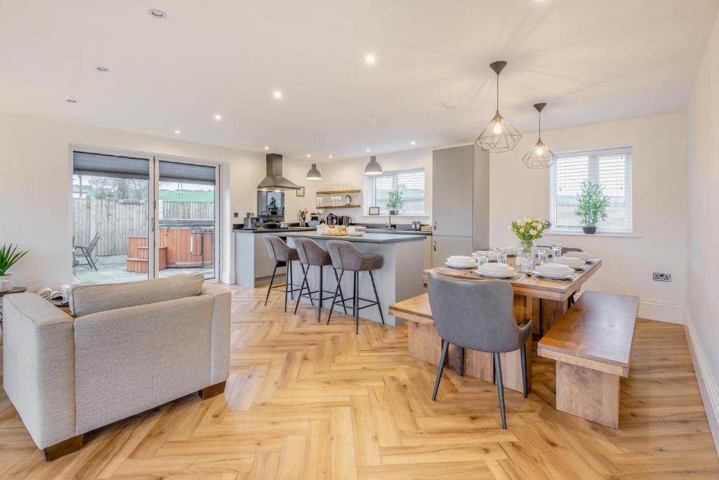 a kitchen and living room with a table and chairs at 4 Bed in Pleasley Vale oc-c30857 in Mansfield Woodhouse