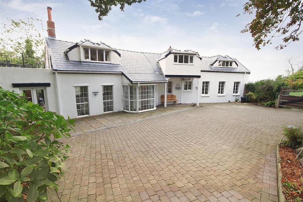 a large white house with a brick driveway at 4 Bed in Penmaen oc-hh86 in Nicholaston