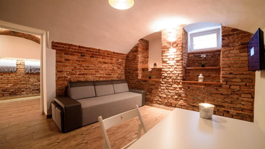 Cracow Rent Apartments - spacious apartments for 2-7 people in quiet area - Kolberga Street nr 3 - 10 min to Main Square by foot - One-Bedroom Apartment