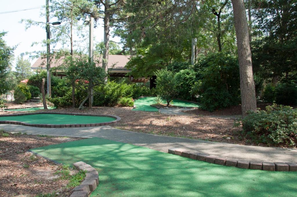Bassein majutusasutuses Sea Pines Park Model 1 või selle lähedal