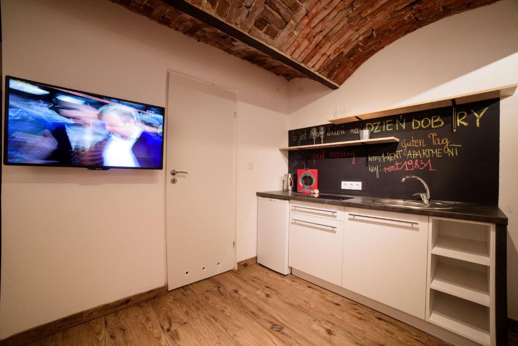 Cracow Rent Apartments - spacious apartments for 2-7 people in quiet area - Kolberga Street nr 3 - 10 min to Main Square by foot - Superior Apartment