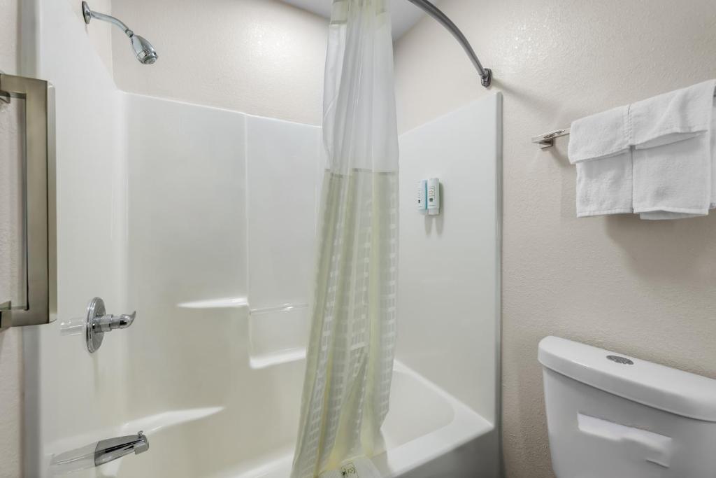 Quality Inn Brewerton - Syracuse Oneida Lake Area - Suite Met Kingsize Bed En Slaapbank - Niet-Rokers