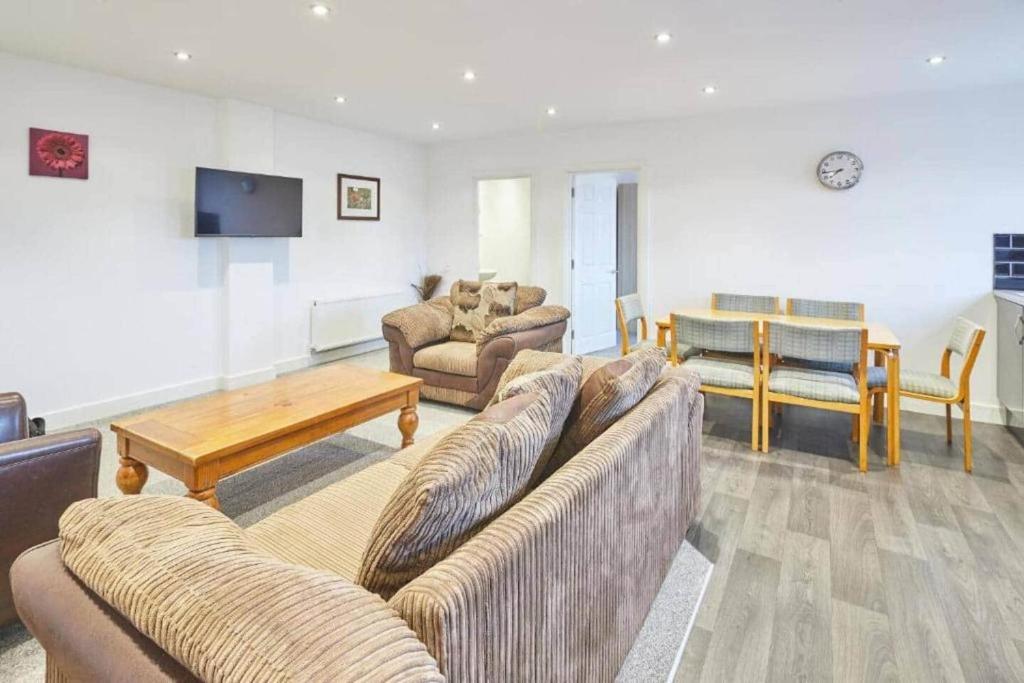 TV a/nebo společenská místnost v ubytování 2-Bedroom Serviced Apartment in Marske-by-the-Sea