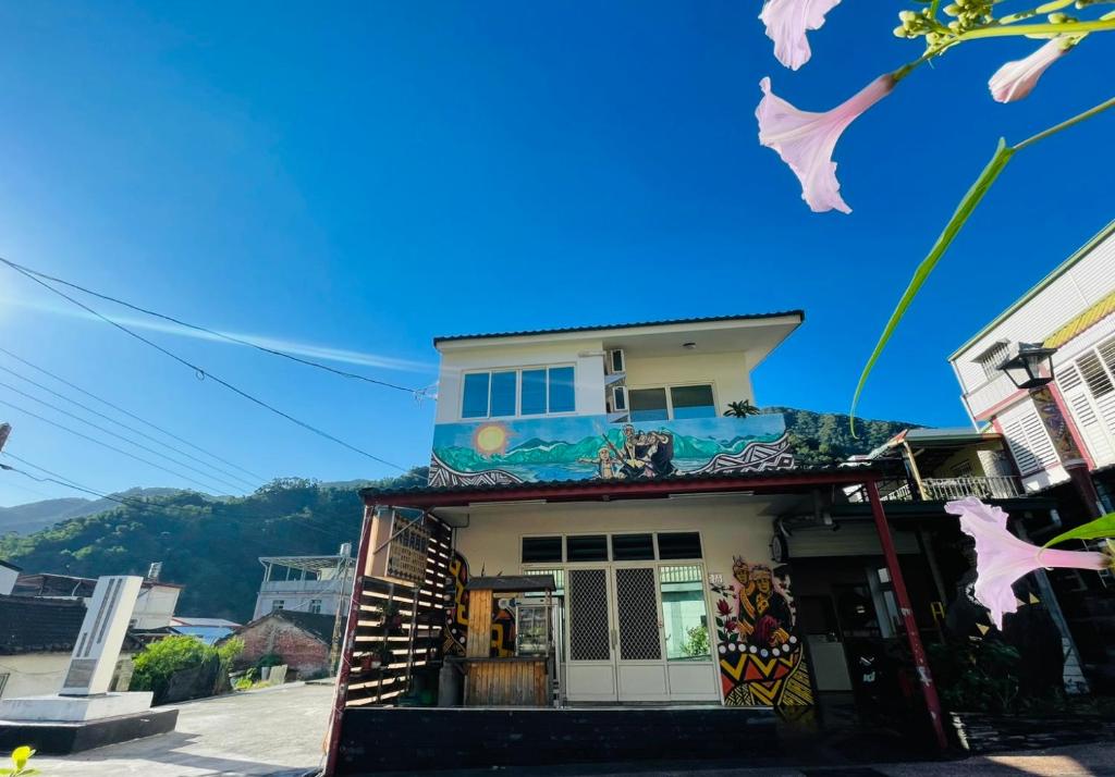 a building with a painting on the side of it at Vuluq in Jinfeng