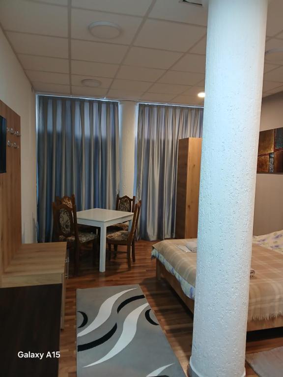 En eller flere senge i et værelse på Eni Rooms