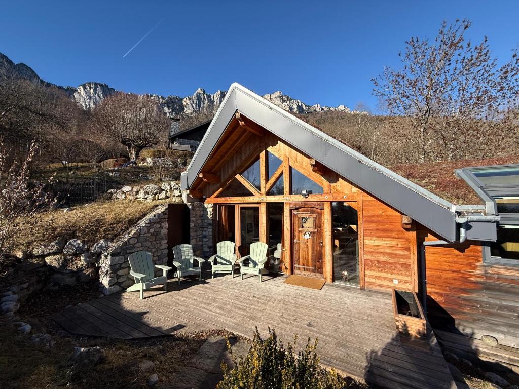 En generel udsigt til bjerge eller udsigt til bjerge taget fra chaletet