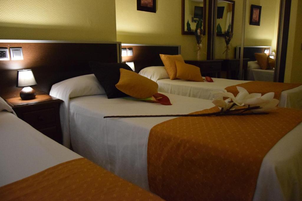 Hotel Complutense - Driepersoonskamer