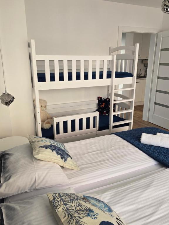 SOLEK, Apartamenty hotelowe i pokoje gościnne ze śniadaniem, przyjazne zwierzętom, wyjątkowe, z widokiem na Jezioro Jamno i w bardzo bliskiej odległości od morza - 3