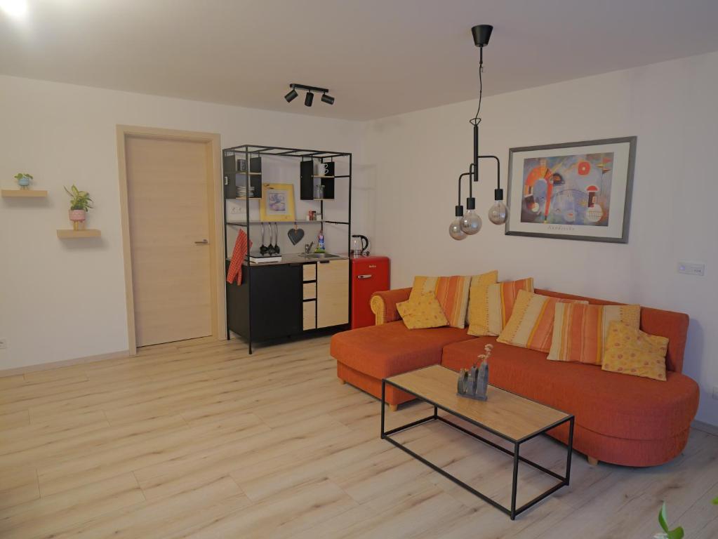 a living room with a couch and a table at elfA-partment in Schwanstetten