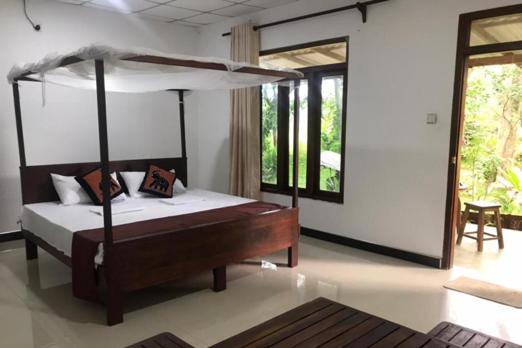 Giường trong phòng chung tại Paddy Field View Lodge Sigiriya