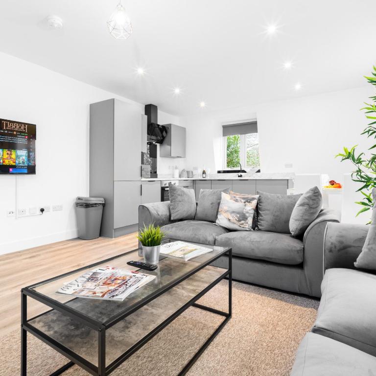 a living room with a couch and a table at Modern Two Bed Apartment - Netflix - Balcony - Parking - 5MC in Birmingham