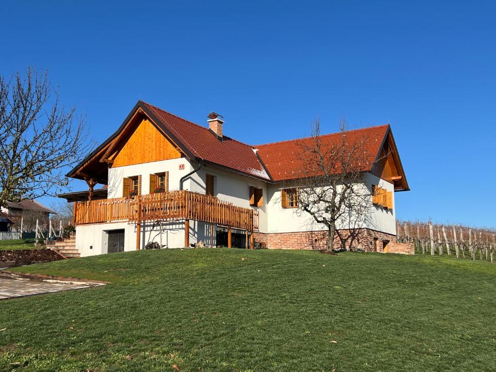 Budova, kde se prázdninový dům nachází