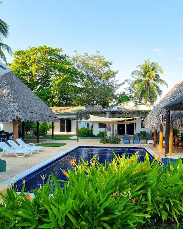 With that poetic garden and the sea very close