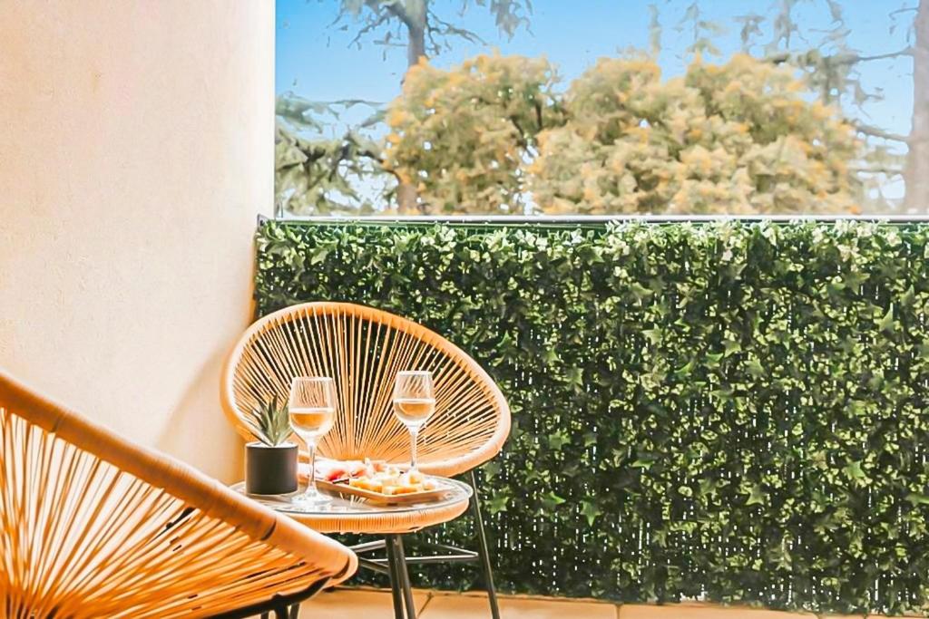 Ảnh trong thư viện ảnh của T2 moderne avec piscine, terrasse et parking privé ở Uzès