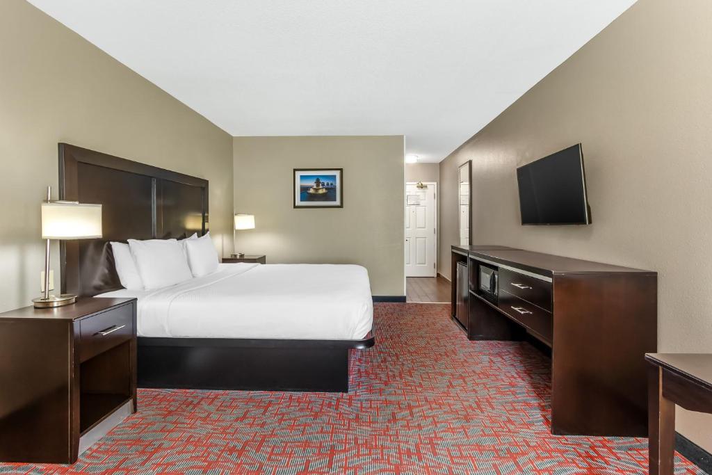 Comfort Inn & Suites North Charleston - Northwoods photo