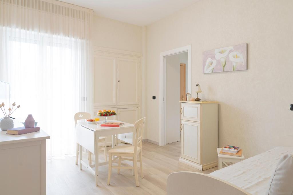 a white room with a table and a dining room at Mondial Beauty Suite in Bellaria-Igea Marina