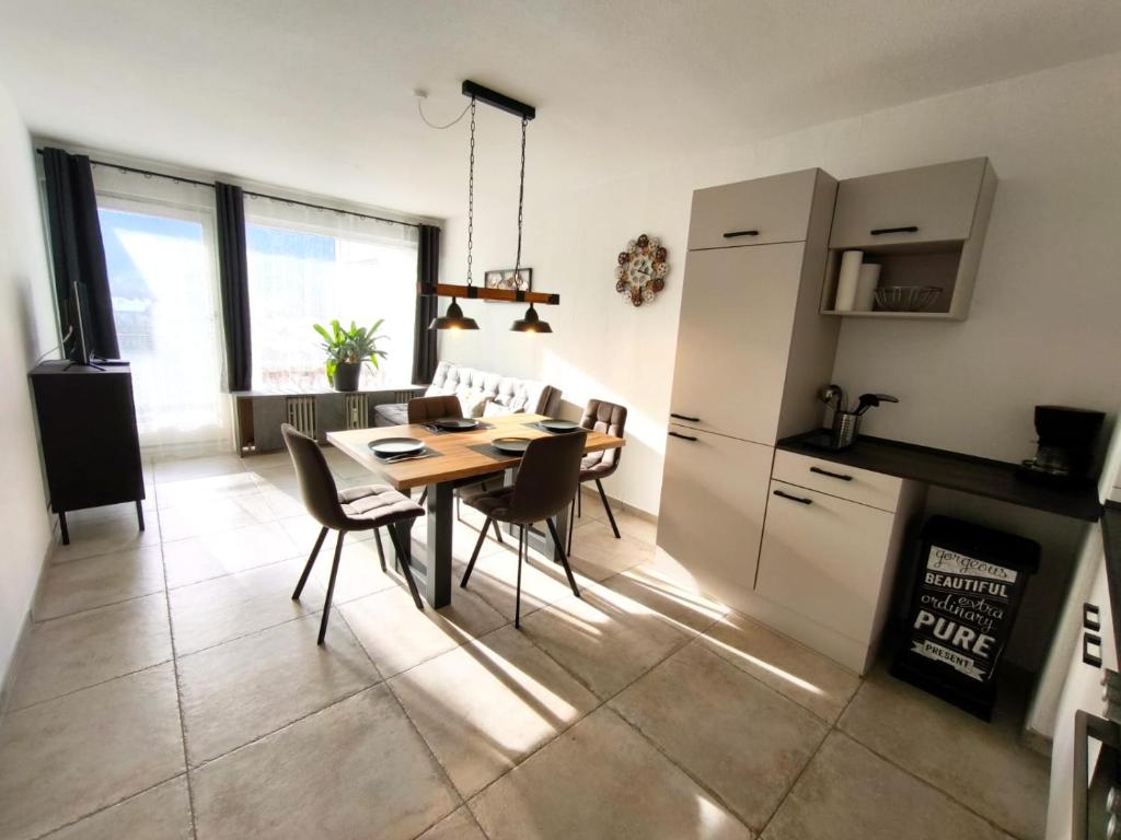 Een keuken of kitchenette bij Ferienwohnung Watzmann Nesterl