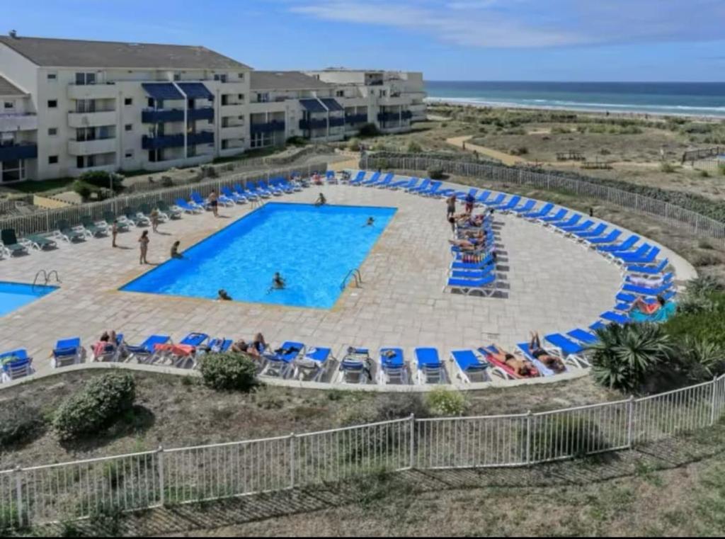 Bazén v ubytování Quiet, cozy and central Beach Apartment with Pool &Terrasse nebo v jeho okolí