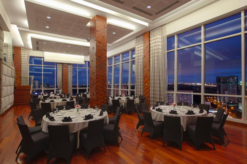 Restaurace v ubytování Acacia Hotel Manila