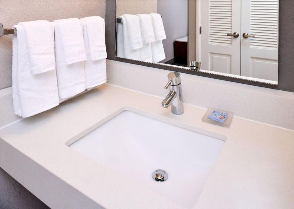 Country Inn & Suites by Radisson, Brown Deer - Milwaukee North photo