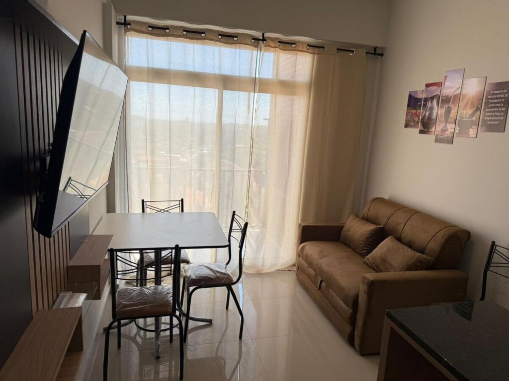 Khu vực ghế ngồi tại One-bedroom apartment with pool and grill