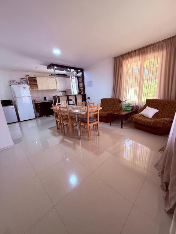 Køkken eller tekøkken på cottage in tsemi (Borjomi)