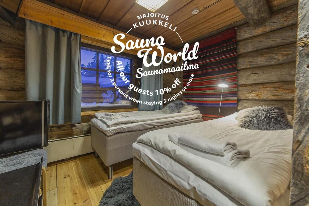 Posezení v ubytování Kuukkeli Log Houses Porakka Inn