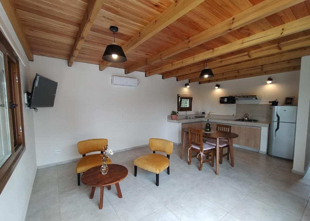 a kitchen and dining room with a table and chairs at Las Calandrias II in Los Reartes