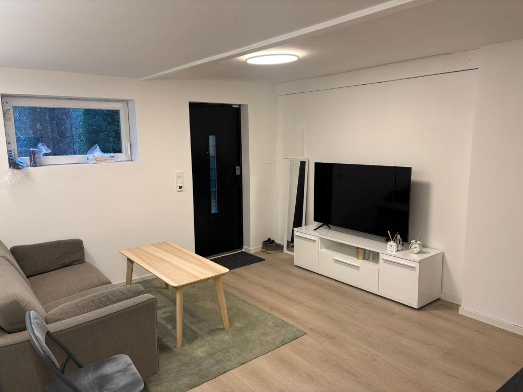 Et tv og/eller underholdning på Family friendly apartment with parking