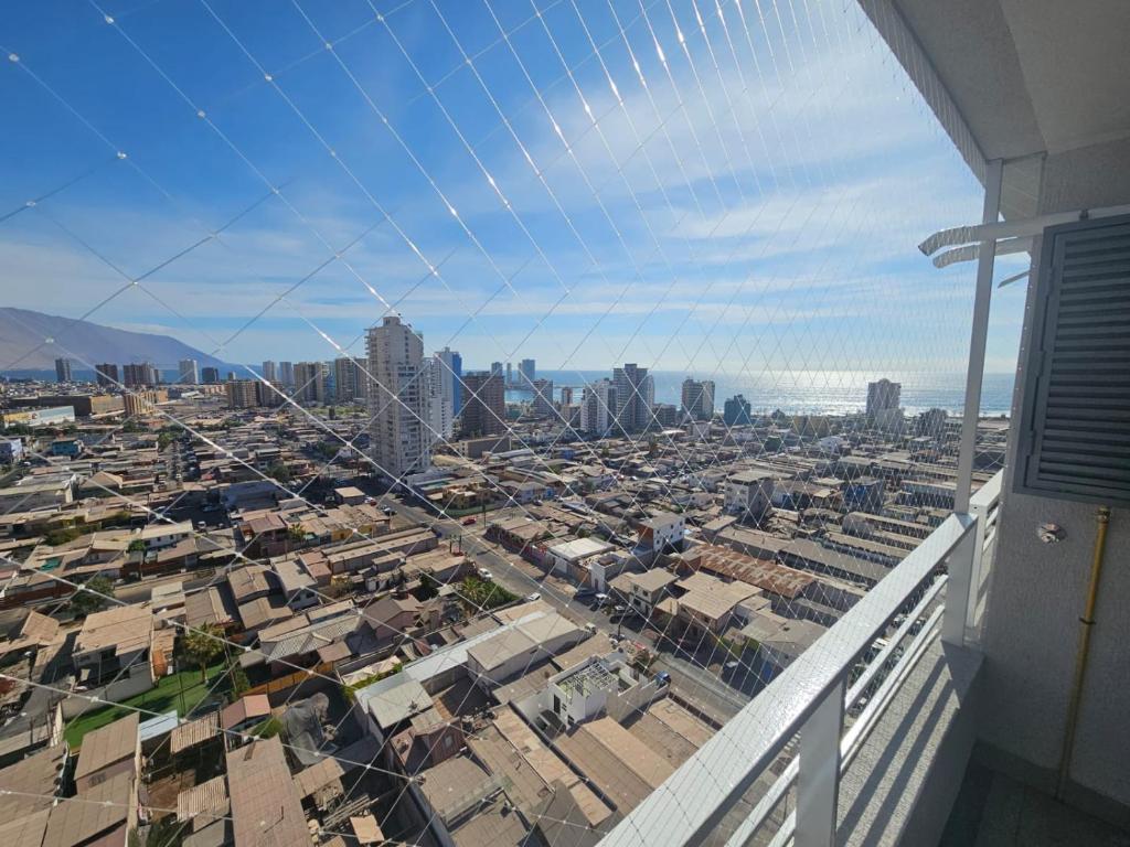 una vista di una città dal balcone di un edificio di edificio libertad a El Cerrillo