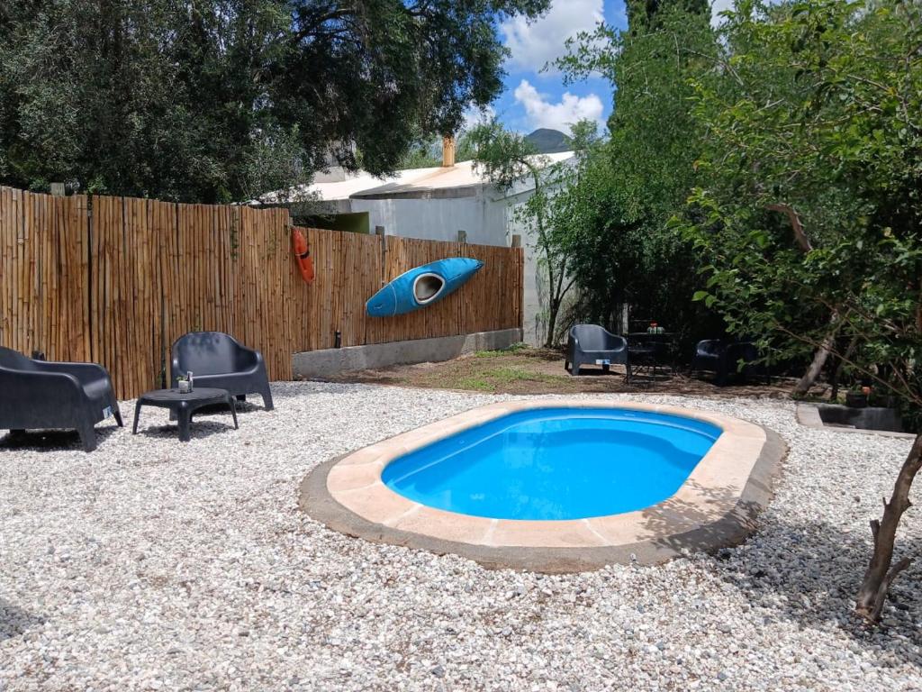 Bazén v ubytování Cabaña Wairaluna nebo v jeho okolí