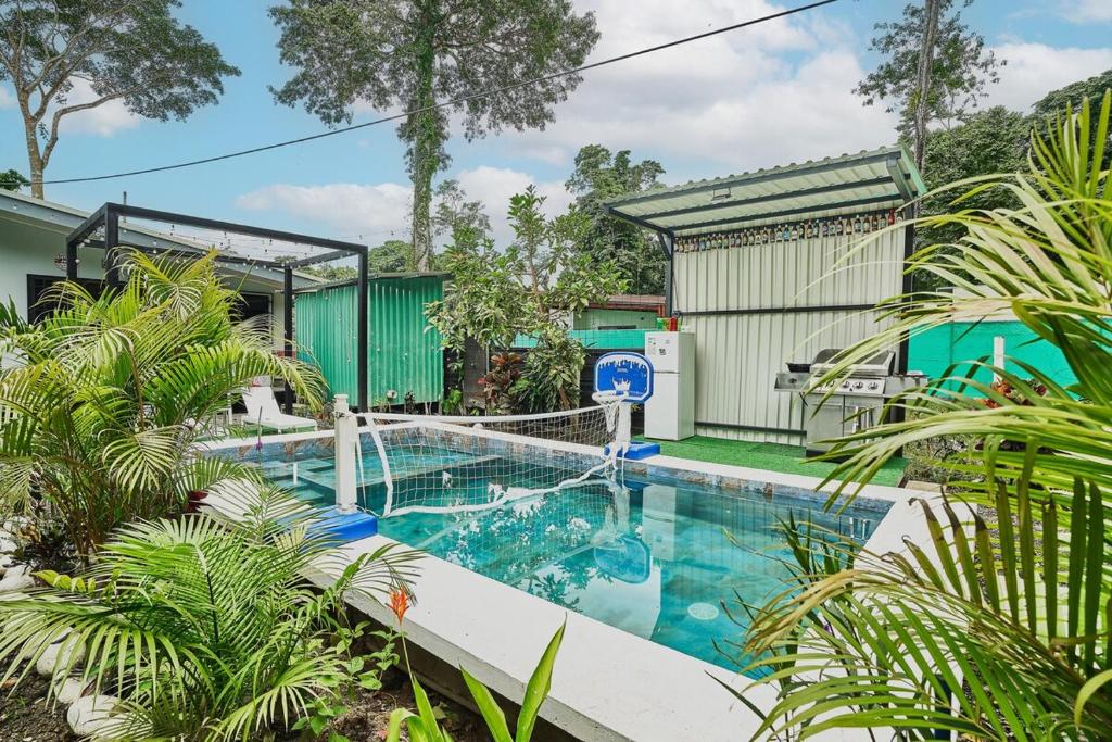 Swimmingpoolen hos eller tæt på Casa Trisquel Cozy Oasis 2BR wAC BBQ & Pool