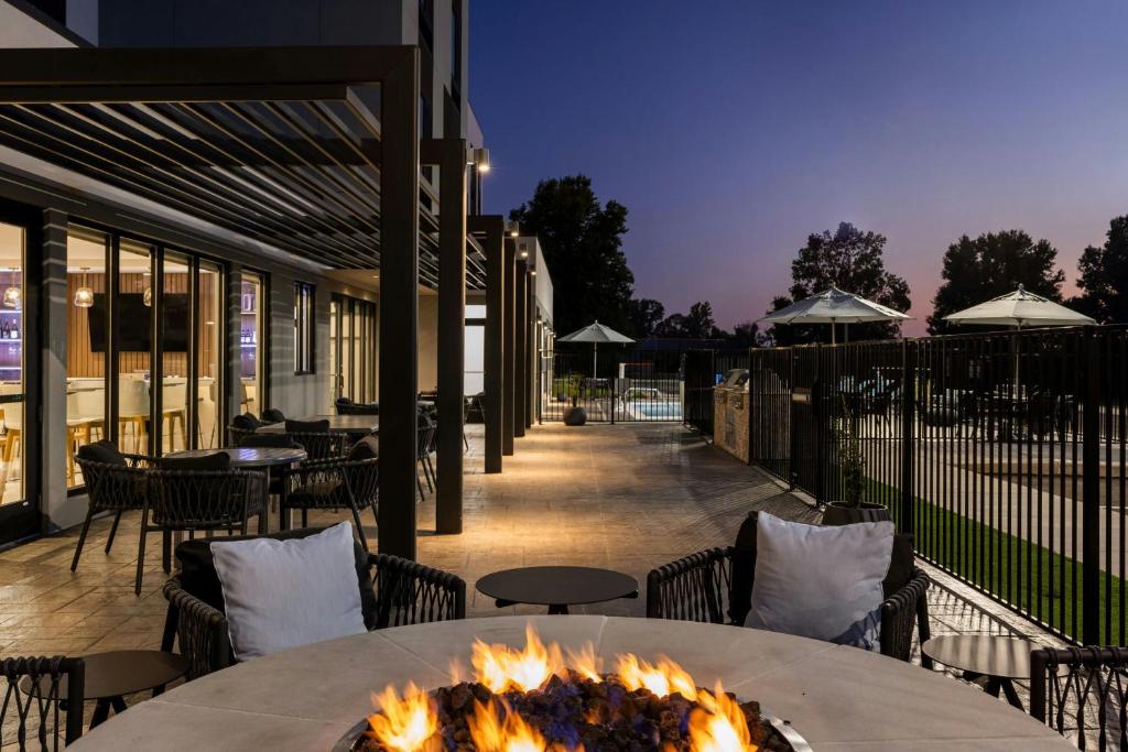 En restaurant eller et andet spisested på TownePlace Suites by Marriott Forrest City