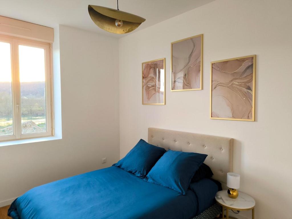 Postel nebo postele na pokoji v ubytování Le Celestya, confort au bord du rhône avec terrasse