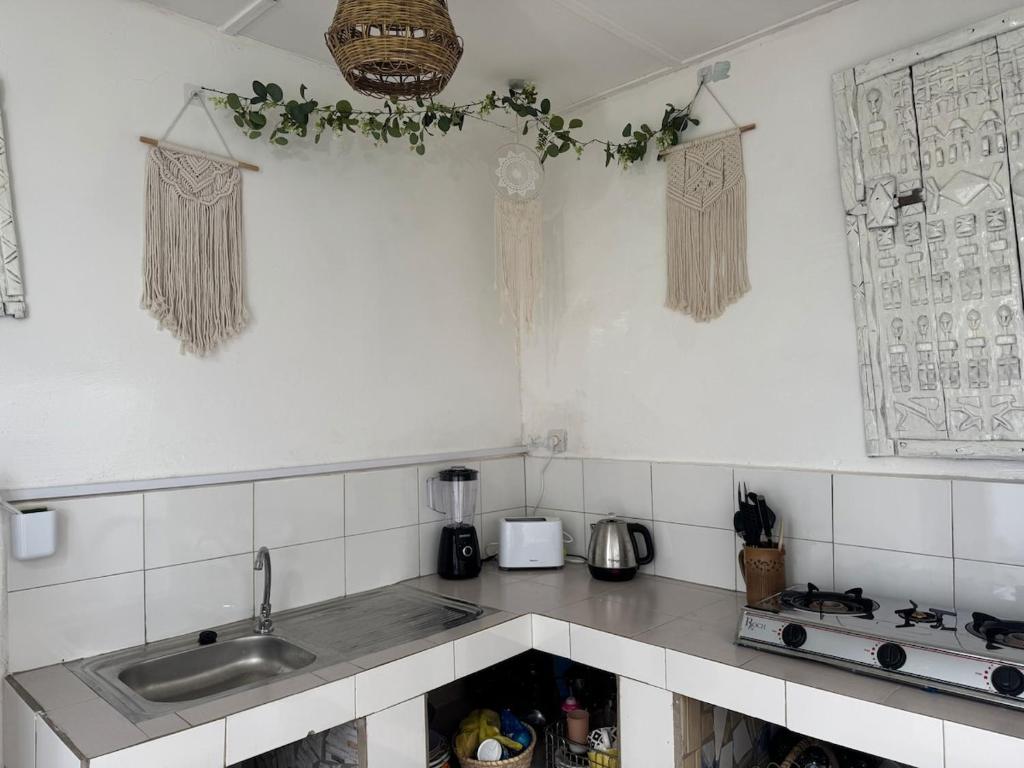 Kuchyň nebo kuchyňský kout v ubytování Maison Diop