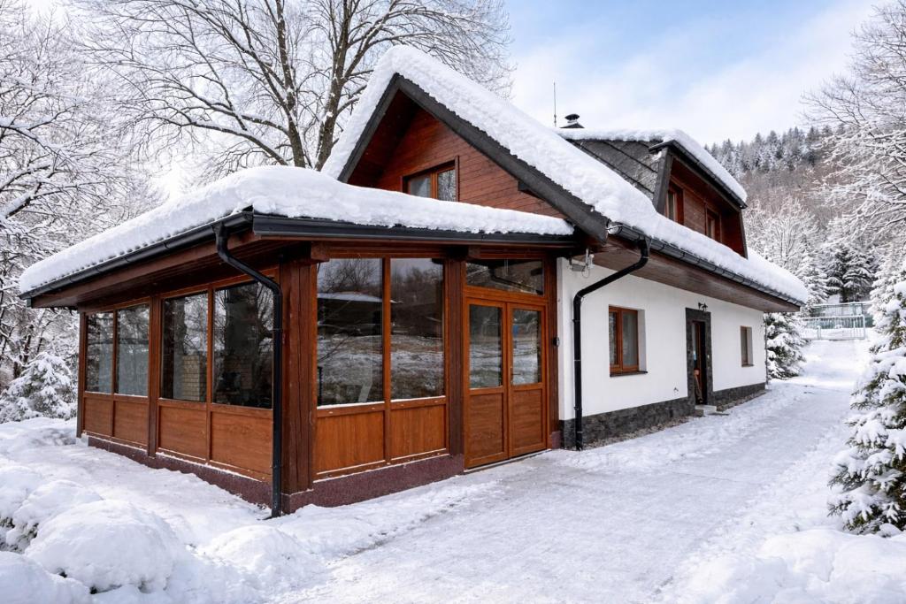 Chata pod lipou Bobrovník om vinteren