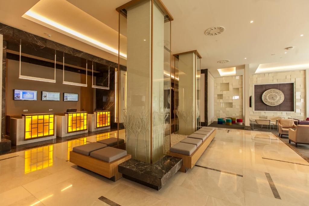 Uma área de estar em Novotel Diyarbakir