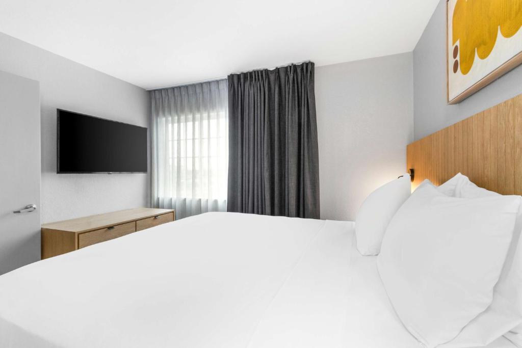 Sonesta Simply Suites Austin South photo