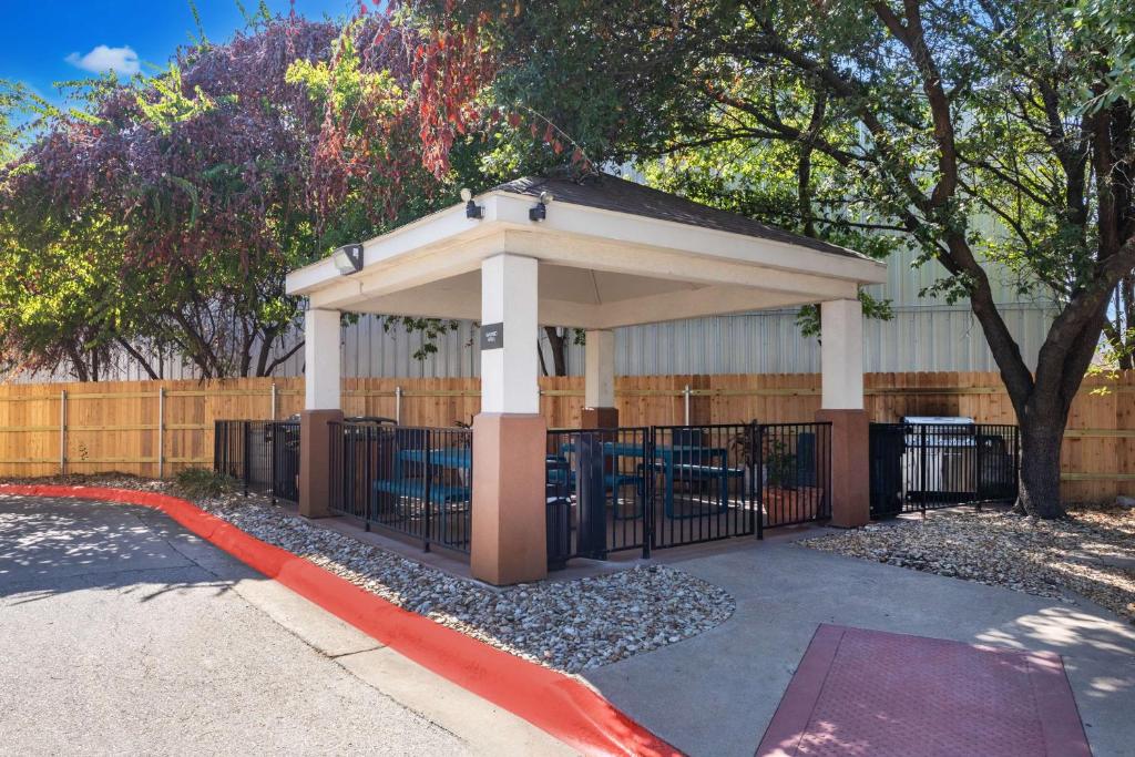 Sonesta Simply Suites Austin South photo