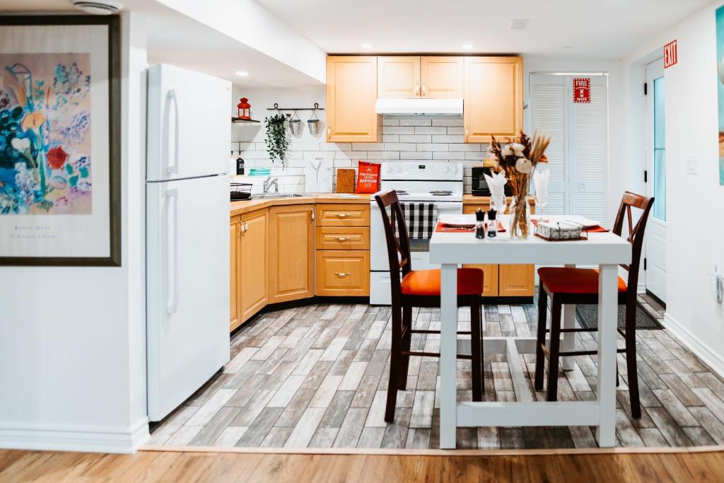 a kitchen with a table and chairs and a refrigerator at The Bay Crib in Ottawa