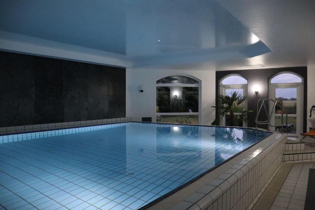 a large swimming pool in a house at Fewo Seeanker in Friedrichskoog