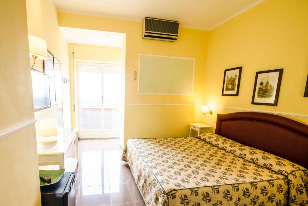 Postel nebo postele na pokoji v ubytování Hotel Tarconte