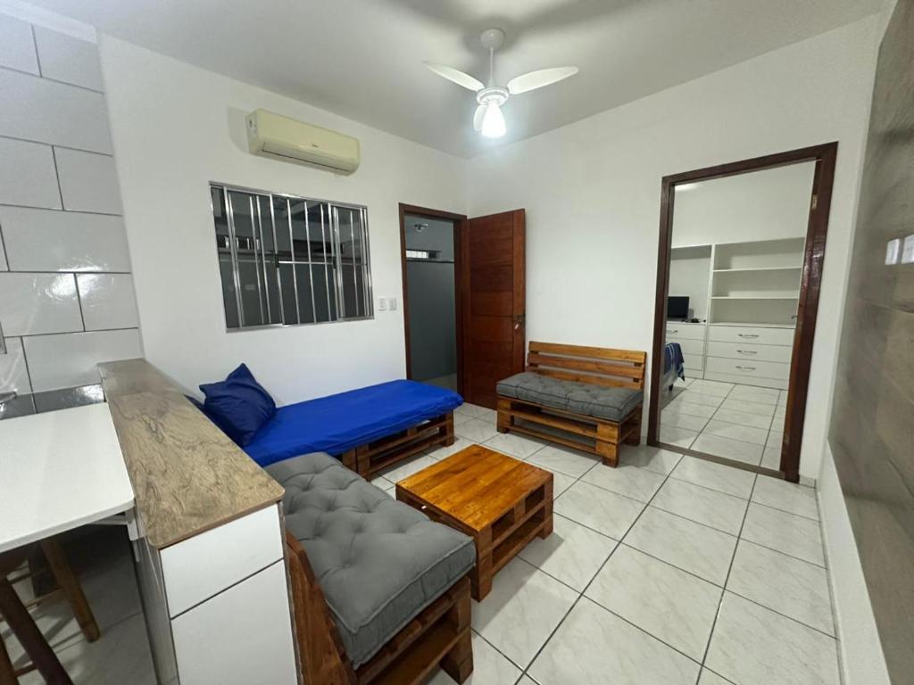 a living room with a couch and a table at Villa Caraguá Apartamentos in Caraguatatuba