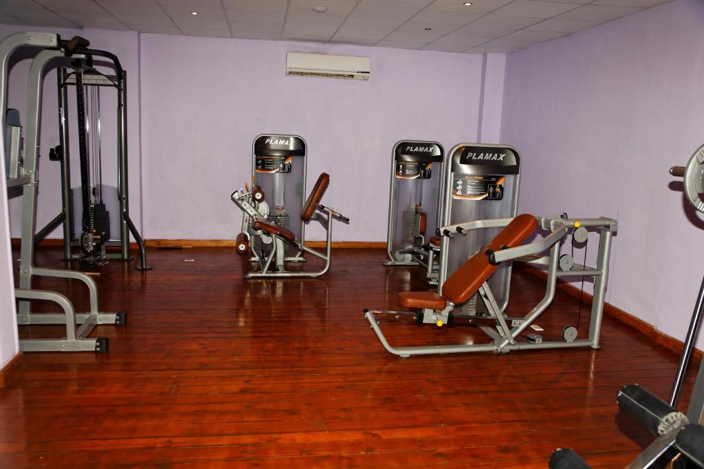 Fitness centrum a/nebo fitness zařízení v ubytování Coral Sun Beach