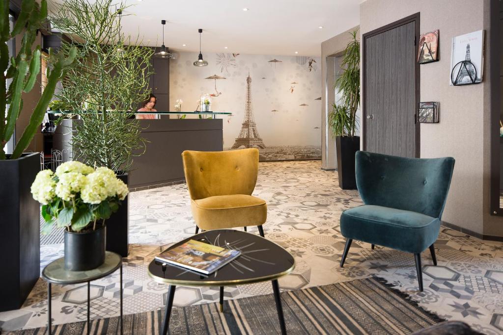 Posezení v ubytování Hotel Espace Champerret